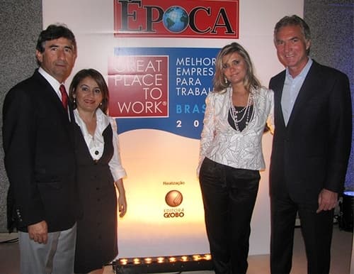 Juarez Antonio da Silva e Guido Savian Jr. com suas esposas na premiação das Melhores Empresas Para Trabalhar 2009