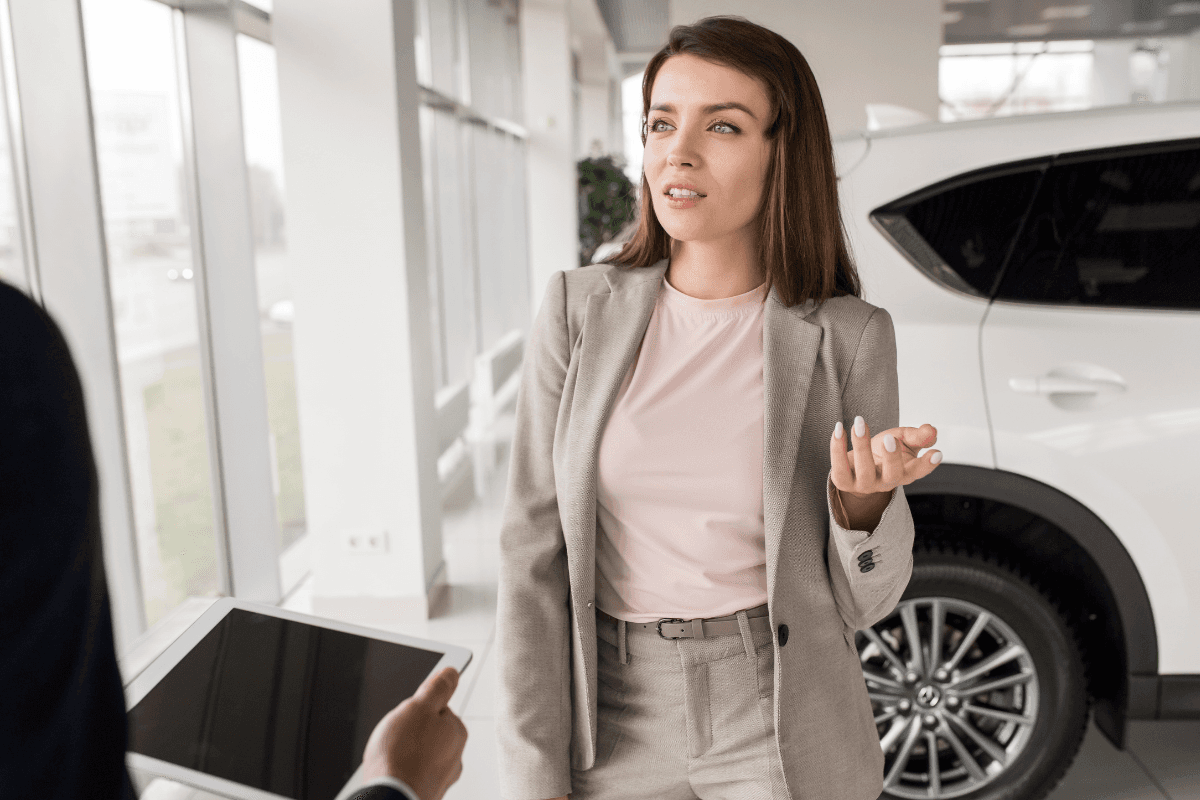 Quem tira o veículo da garagem primeiro: o motorista financiado ou o cotista?