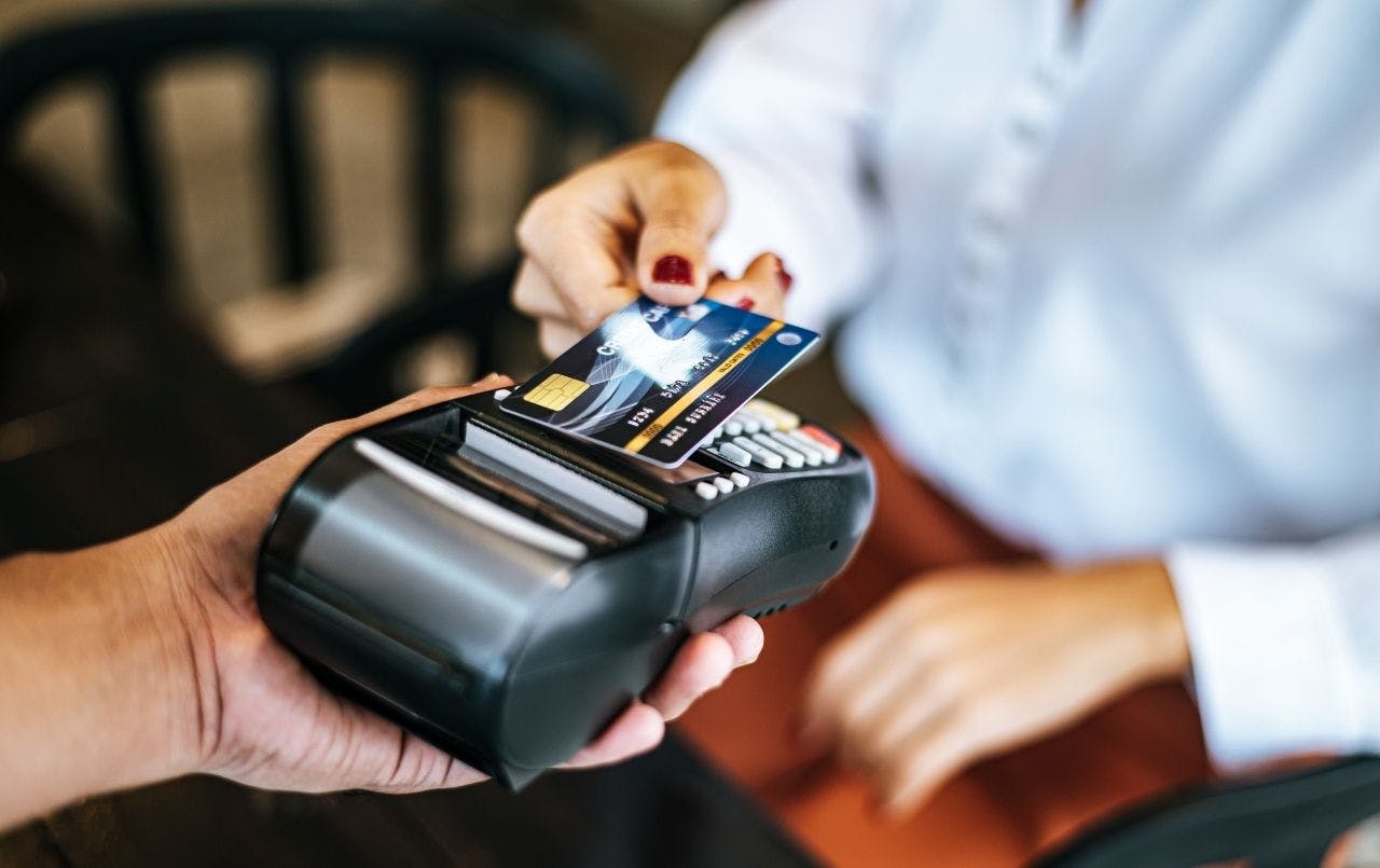 Cartão de crédito ou cartão de débito: suas diferenças e qual usar