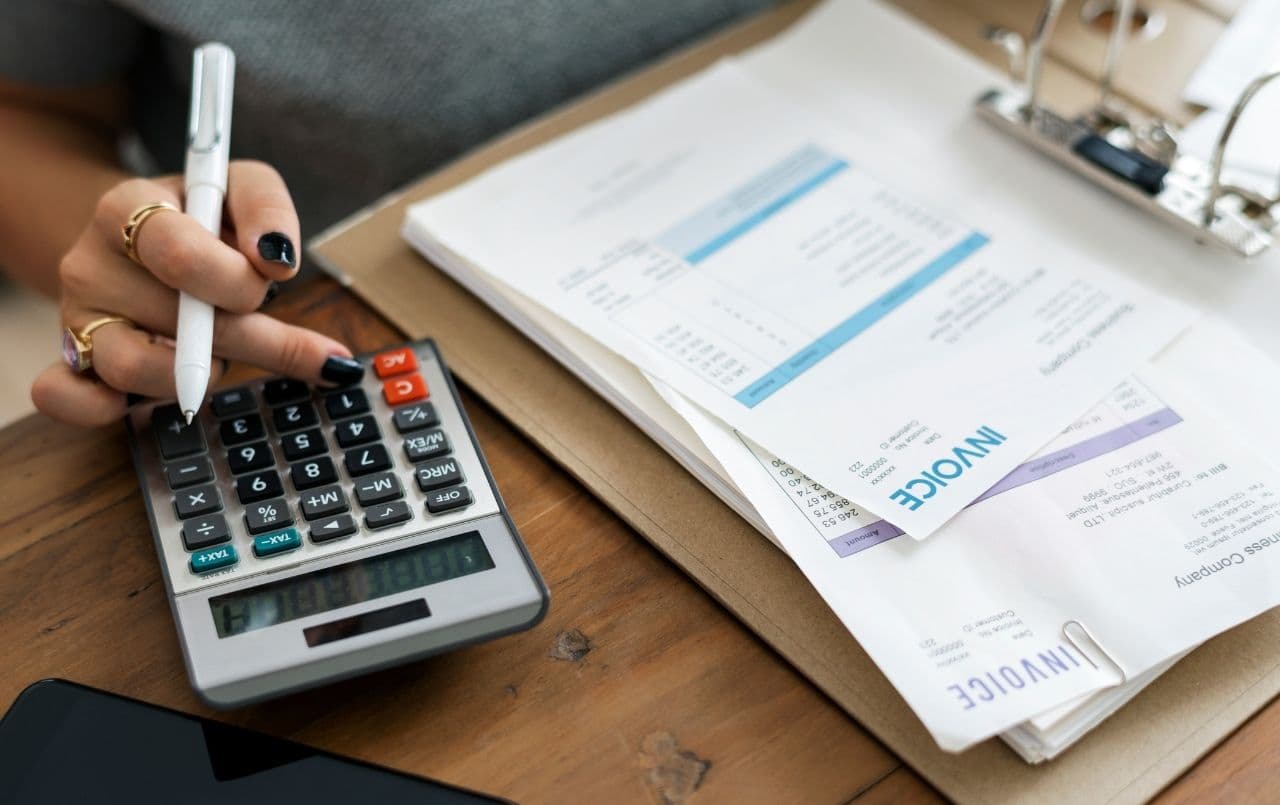 Como conquistar a independência financeira morando sozinho