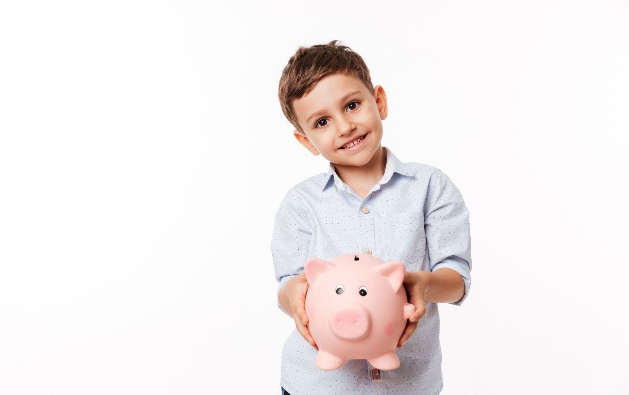 Como ensinar as crianças a guardar dinheiro?
