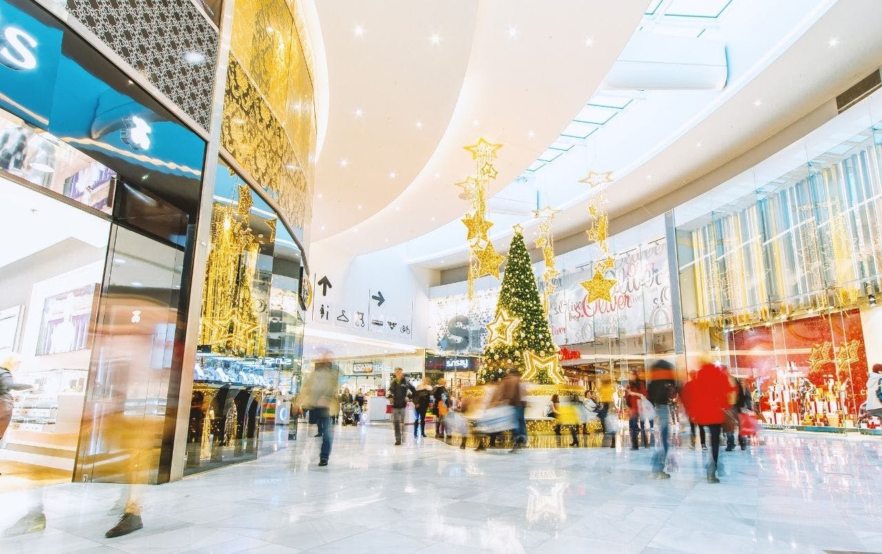 Compras de Natal: como gastar pouco e presentear toda a família?