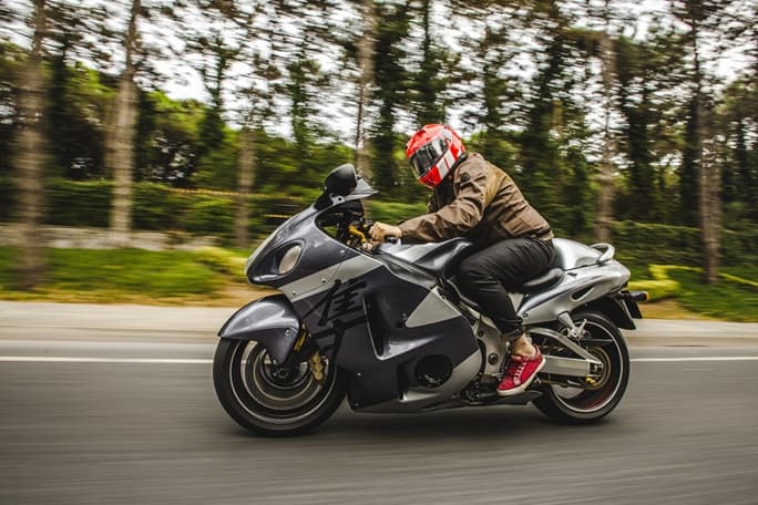 Motos de alta cilindrada: realizando o sonho sobre duas rodas com consórcio