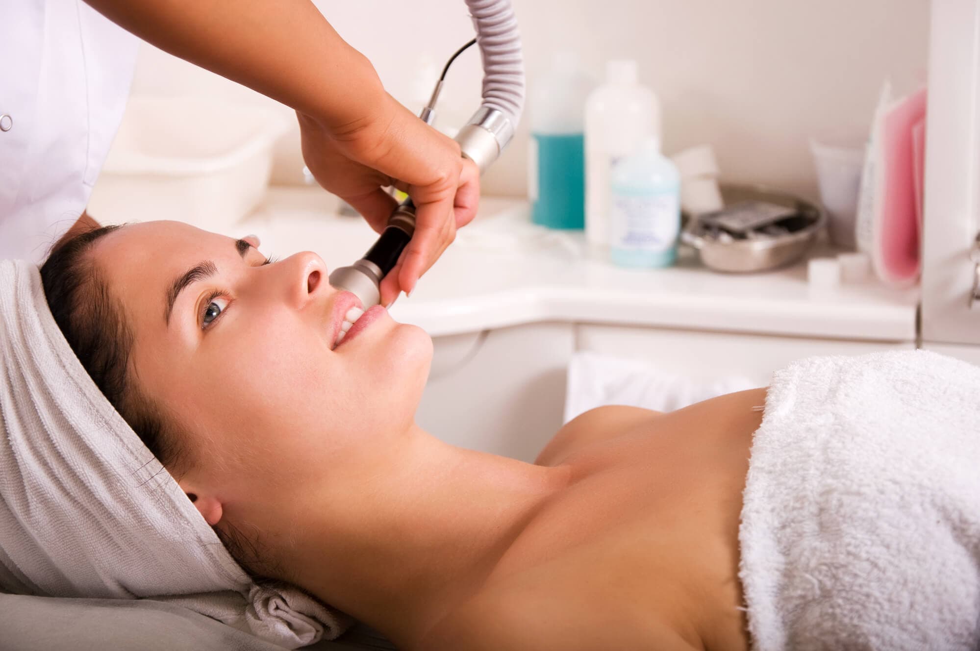 Lifting facial: entenda como eliminar a flacidez e as rugas do rosto